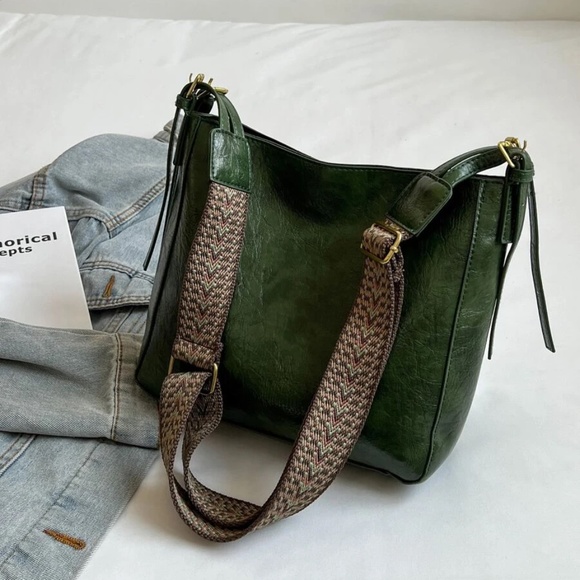 Western Vegan Leather Shoulder Crossbody Bag - Picture 15 of 16